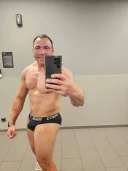 Bărbat cu muschi si dotat - imagine 3