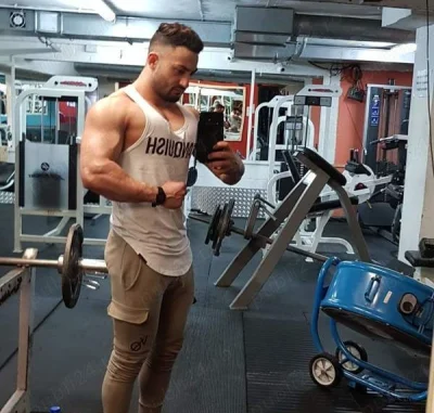 Bărbat dotat pentru domnișoare și doamne