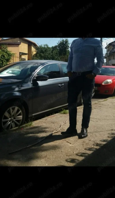 Barbat, serios si discret