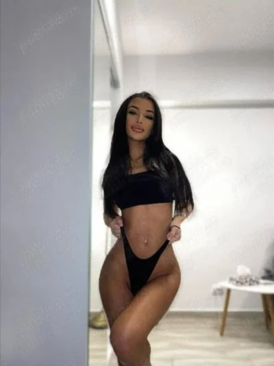 Bruneta Top Azi am ajuns