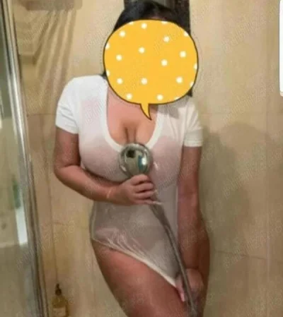 Bruneta independenta, locuiesc singura