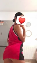 Brunetă sexy noua în oraș - imagine 4