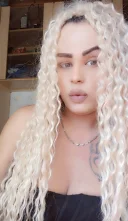 Curly Blondy Bomb la tine in oras - imagine 2