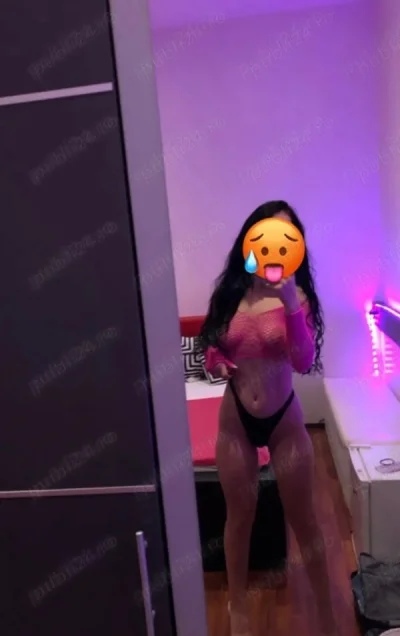 Bruneta slim, reală!