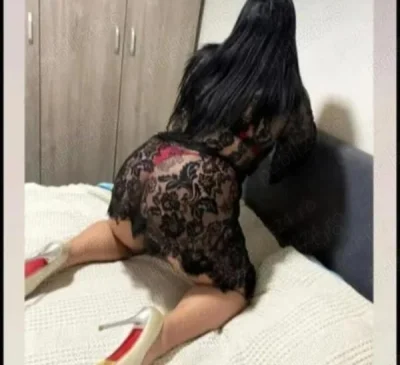 Clara singura in locație