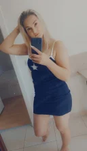 Blonda senzuală - imagine 1