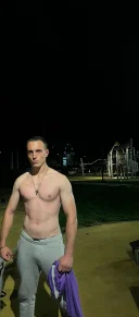 Băiat Atletic , 24 de ani,. perfect pentru o doamnă trans sau cis - imagine 1