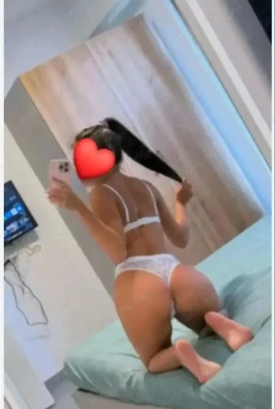 Doua fete jucăușe împreună sau separat party deplasari și show