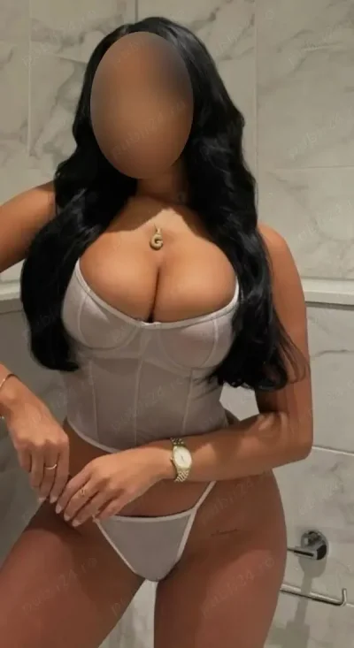 Selena Show Time Party Lux Escort