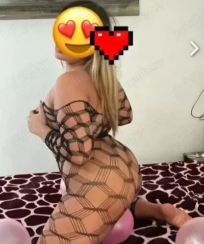 Blonda reiala la tine sau la mine