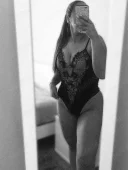 O bruneta apetisanta , carismatica si veritabila!! - imagine 3