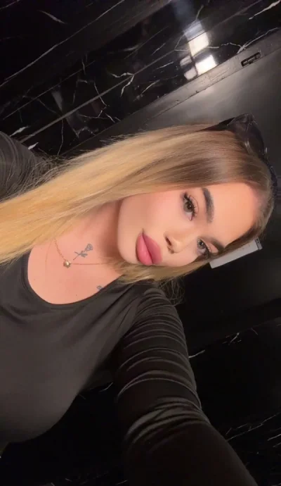 Bună sunt Valentina 22 de ani