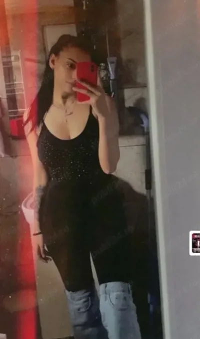 Allesandra accept cuplu total în orice fel