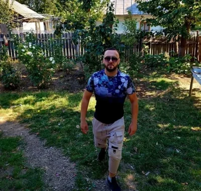 Tall and handsome jonny looking for his Babygirl