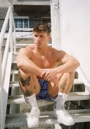 Relatie Discreta cu Beneficii Financiare Fata maritata și Domnișoara Dornica de Sustinere Financiara - imagine 1