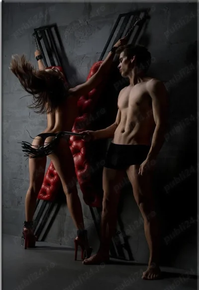 Show web, fata singura sau cuplu !