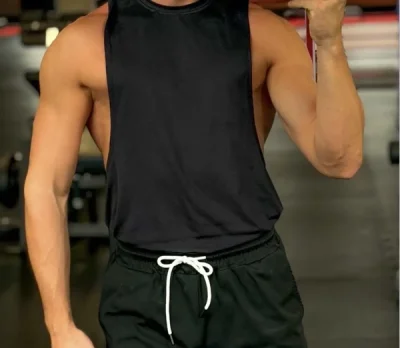 Bărbat drăguț și serios