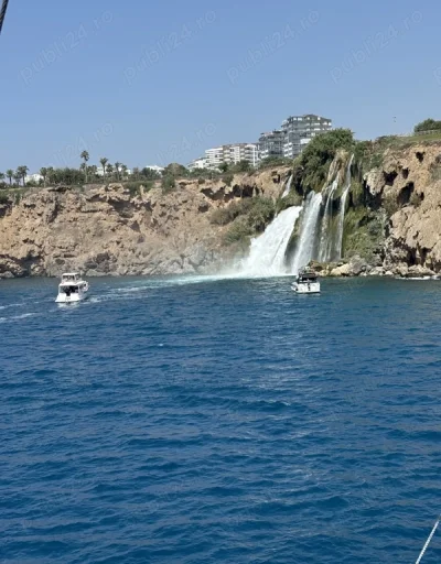 Domn generos, caut o fata draguta