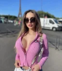 Rebeca nou in oras , doar deplasari , fac si party - imagine 4