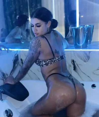 Buna ma numesc maia fac su deplasari