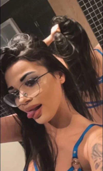 Doar la tine sau la hotel.