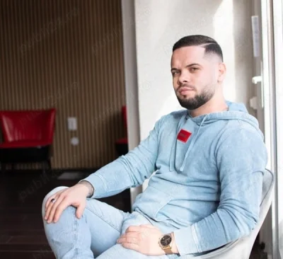 Tanar manierat ofer servicii de calitate doamnelor si domnişoarelor