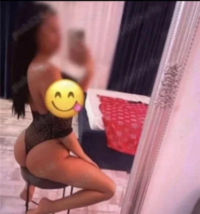 Doar deplasari fac si party