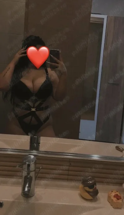 Bruneta cu forme ! Drumul taberei