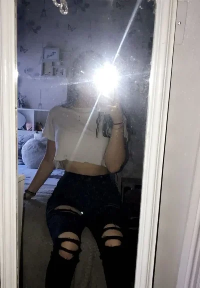 Tânăra apetisanta ofer show erotic