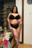 Brunetă incendiară Farmec, dorință și stil - imagine 3