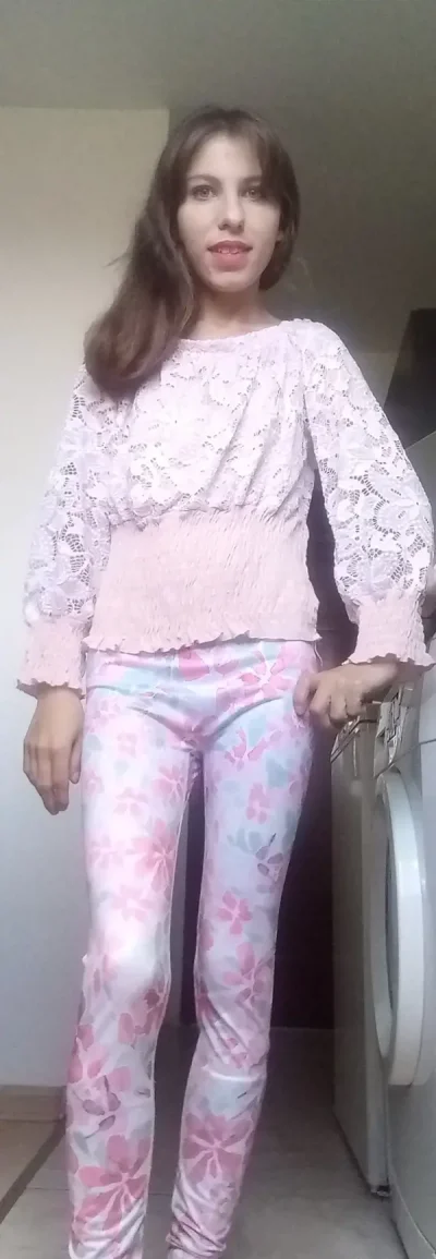 Hey, bună sunt Flori