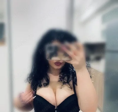 Doar deplasari ! Creață brunetă!