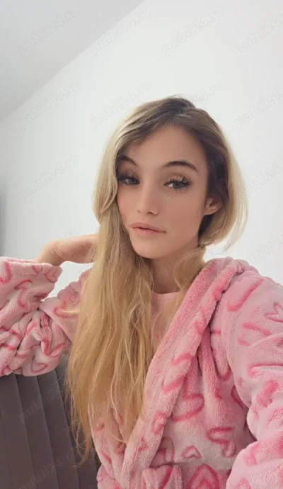 Bună blonda mică