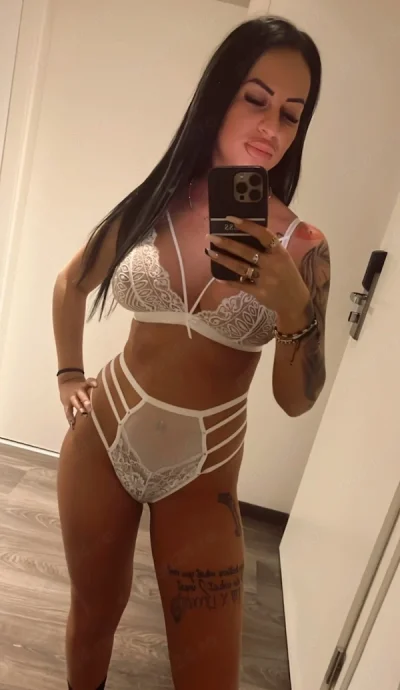 Julya Hot