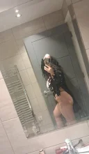 Bruneta sexy ,te aștept să ne relaxăm - imagine 2