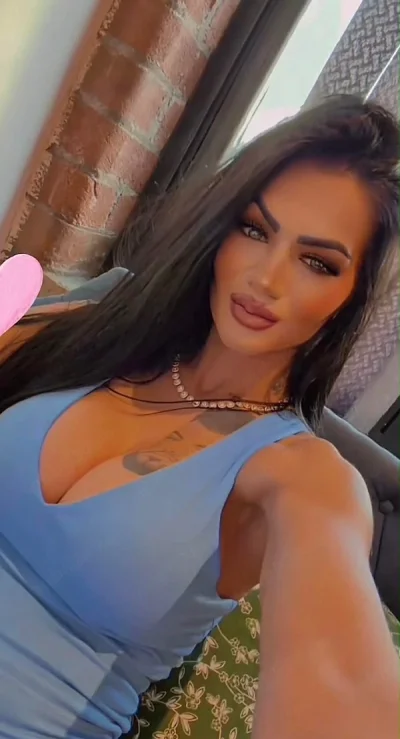 Buna sunt Roxana si sunt noua la tine