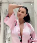 Doamna matură fără grabă - imagine 2