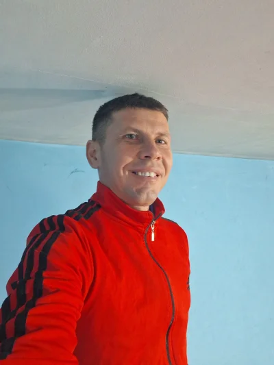 Ma numesc Marian si sunt un baiat de cuvant,sincer,cu bun simt,respectos si igienic.