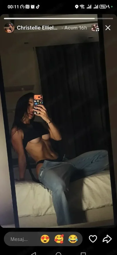 Bruneta TA ,te aștept pe tine