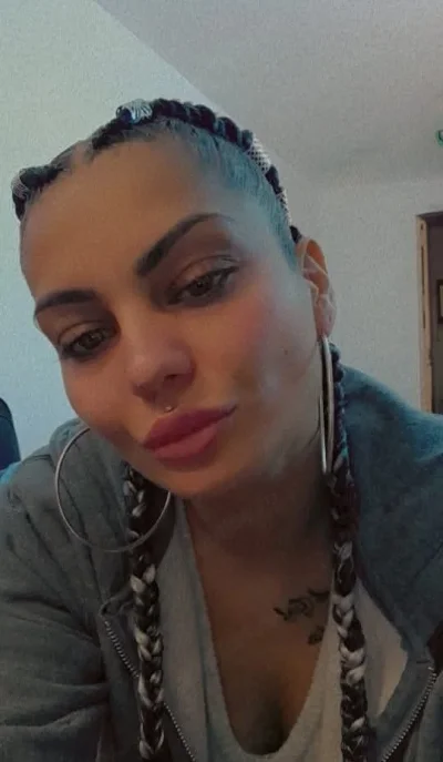 Buna dragii mei sunt Ely si am revenit in oras