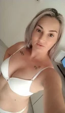 Blonda senzuală - imagine 1