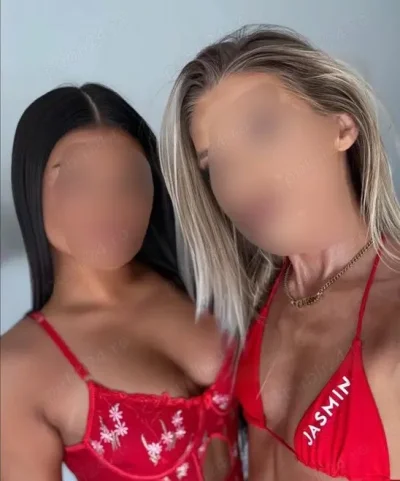 Cristina bruneta si Alina blonda!! Vino sa te simtii bine !!
