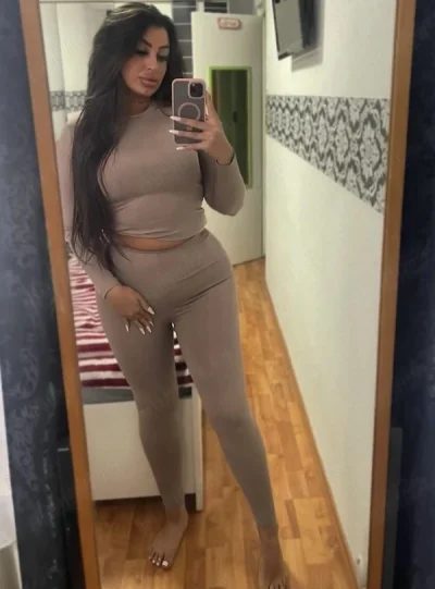 Show web și apoi întâlniri sms Whapp (brunetă )