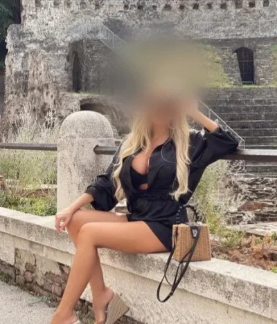 Lux , Siliconata,blonda, 30 de ani. Nu raspund telefonic, doar pe watapp se fac programarile.