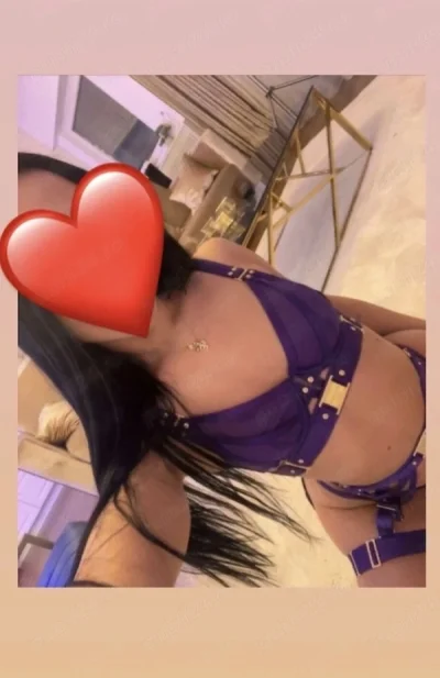 Brunetă cu forme , nouă în Oraș nouă în locație