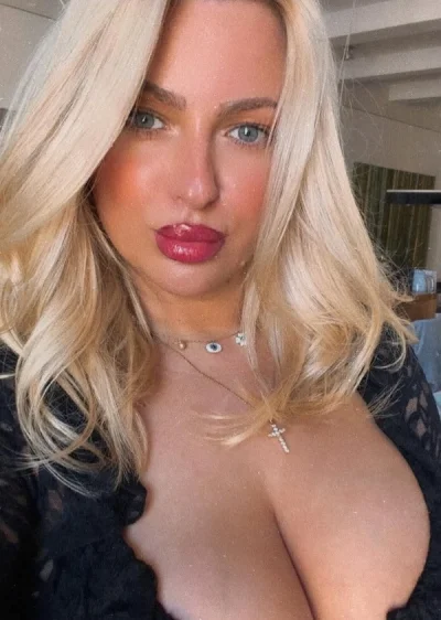 Blonda matura 40 ani