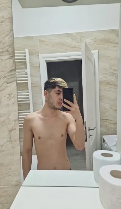 Cuplu gay versatili