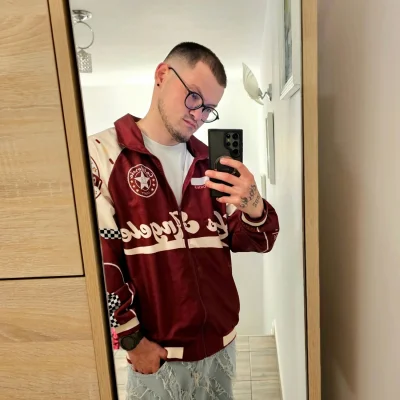 Caut femei pentru aventuri