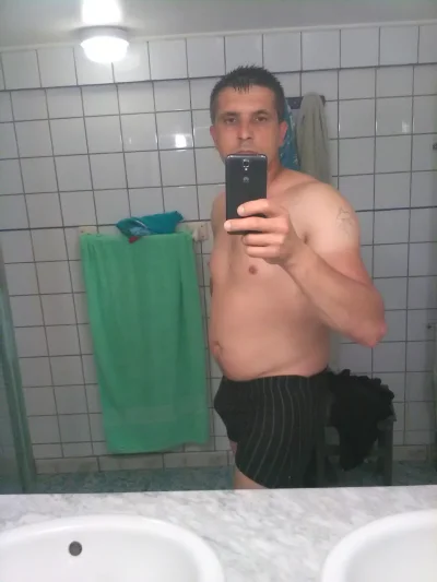 Tânăr bine dotat ofer plăceri doamnelor și domnisoarelor
