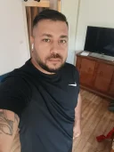 Buna caut cuplu sunt un bărbat bine facut am ce-i 7 ani de acasă sunt foarte curat aștept propuneri - imagine 1